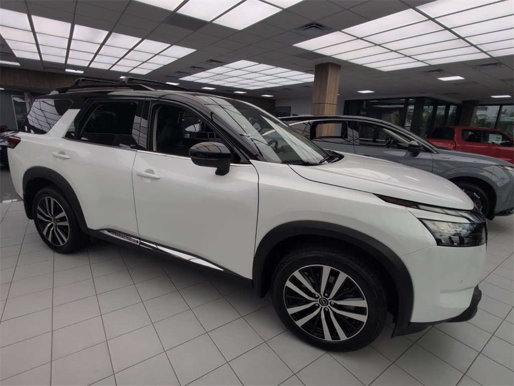 New 2025 Nissan Pathfinder Platinum w/ Black Appearance Package image 2