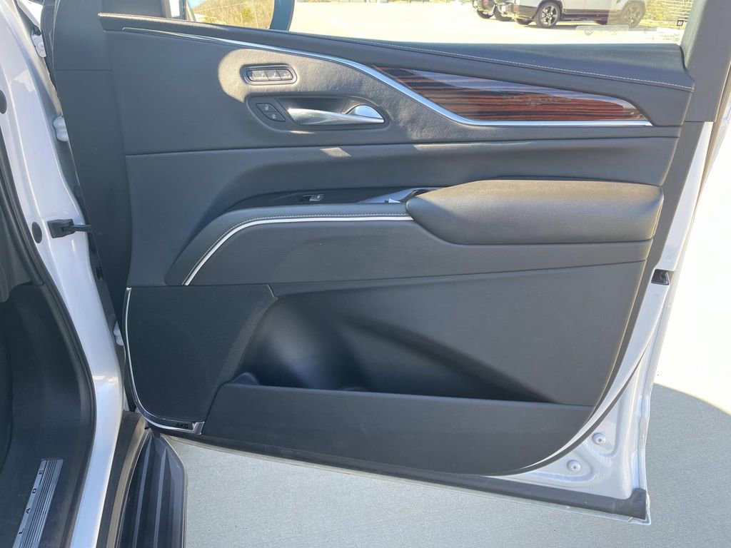 Used 2021 Cadillac Escalade Premium Luxury w/ Performance Package image 23