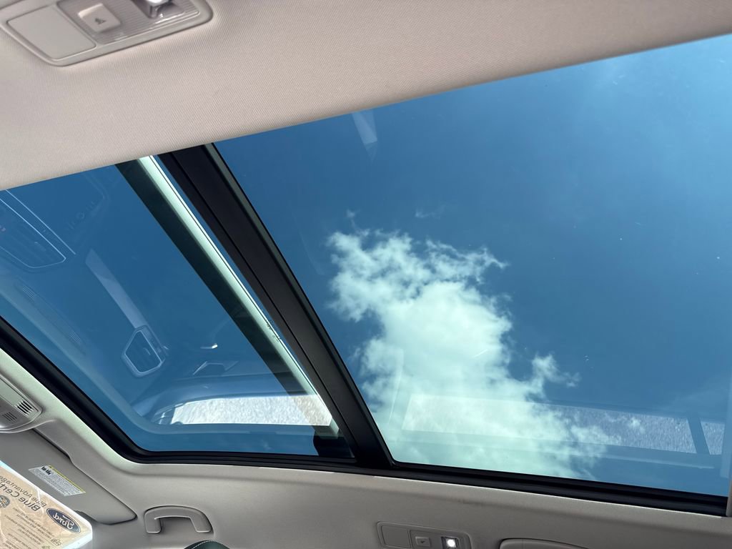 Used 2024 Volkswagen Tiguan SE w/ Panoramic Sunroof Package image 8