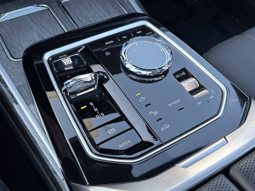 Certified 2023 BMW 760i xDrive image 25