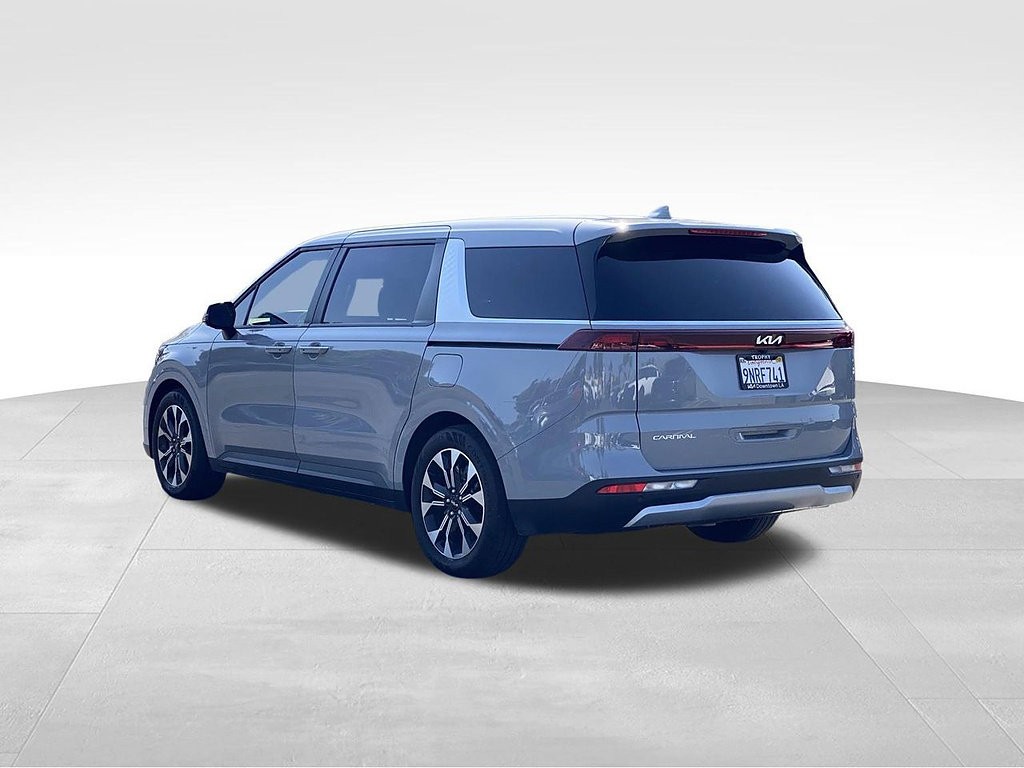 Used 2024 Kia Carnival EX FWD image 6
