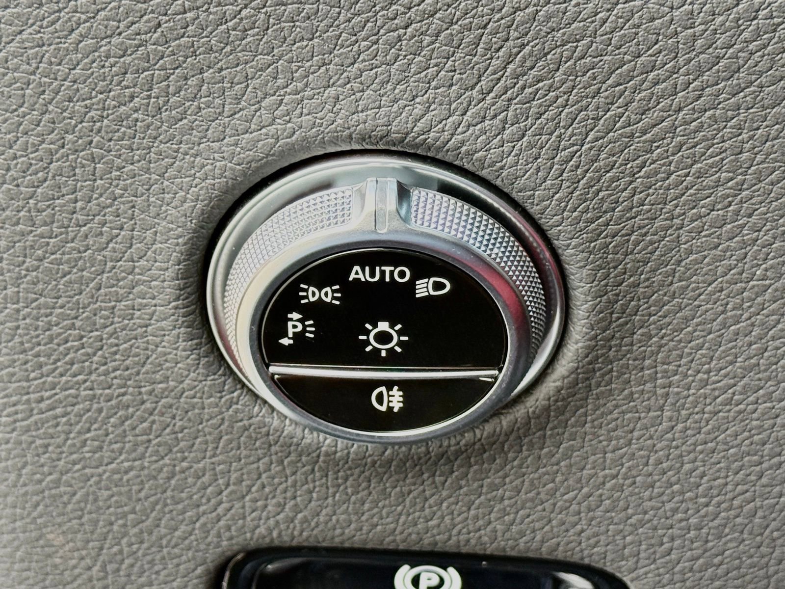 Used 2025 Mercedes-Benz GLC 43 AMG 4MATIC image 30