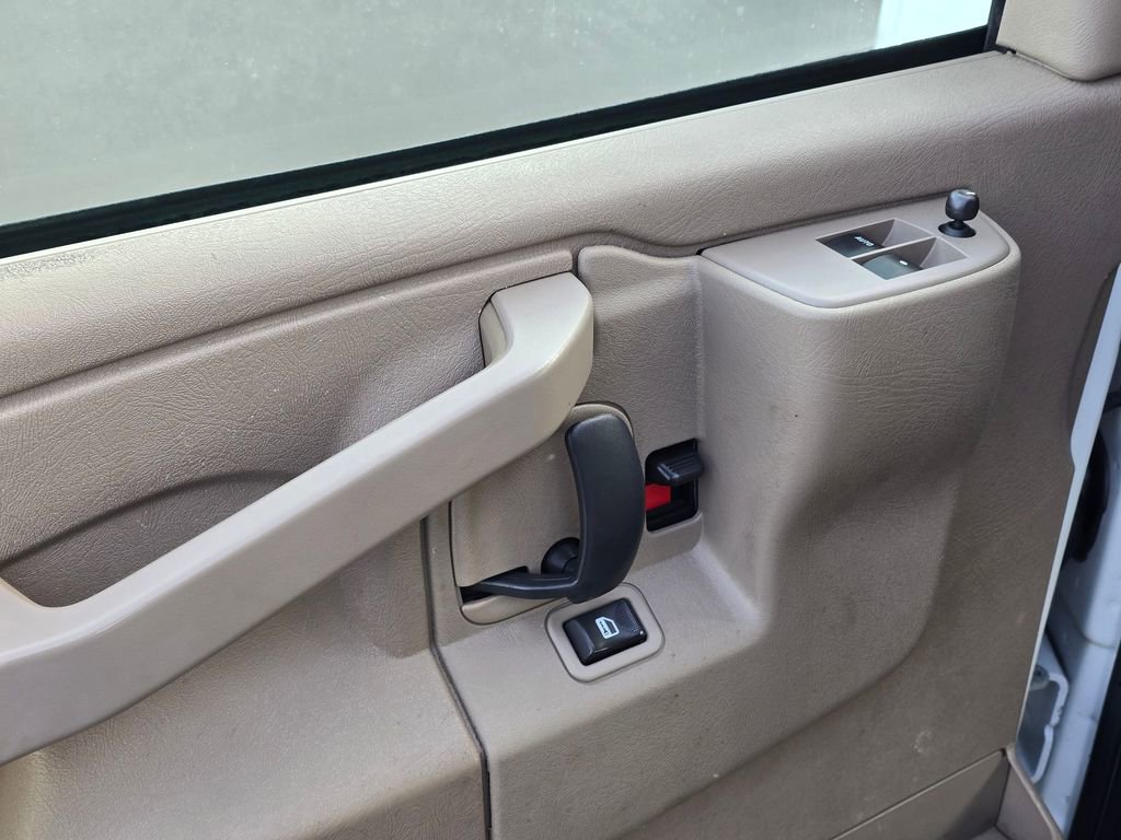 Used 2023 GMC Savana 3500 w/ Driver Convenience Package image 21