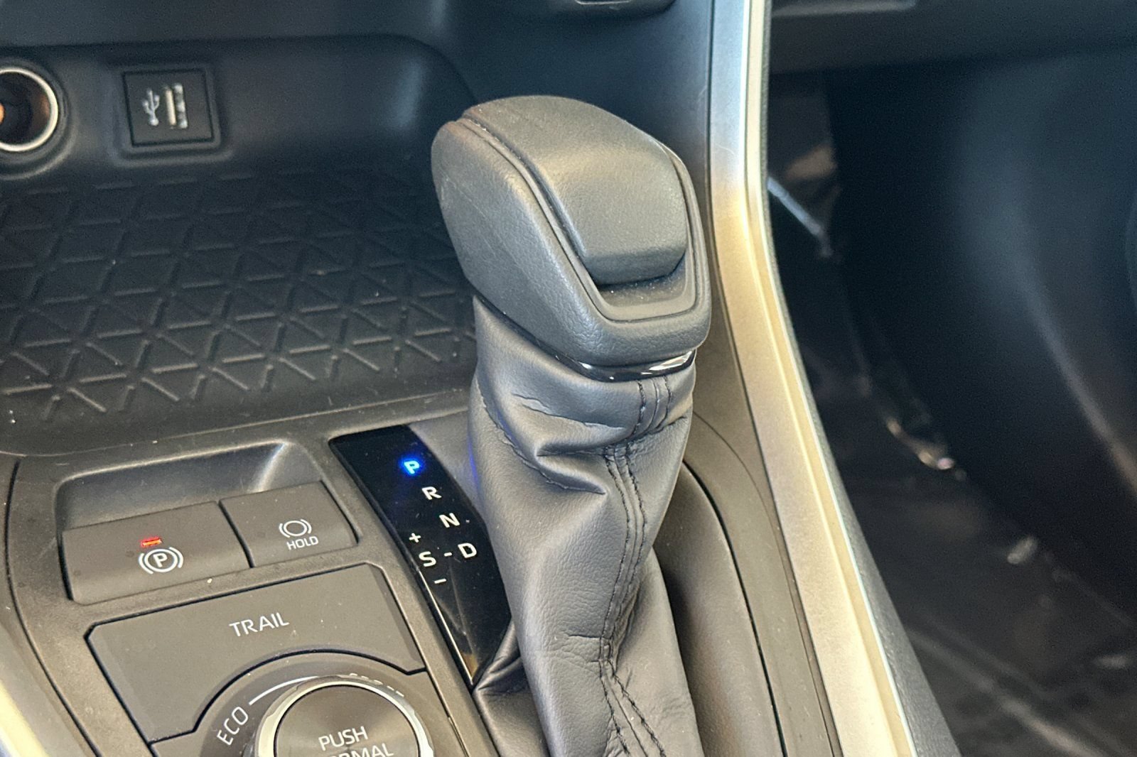 Used 2025 Toyota RAV4 XLE AWD/4WD image 24