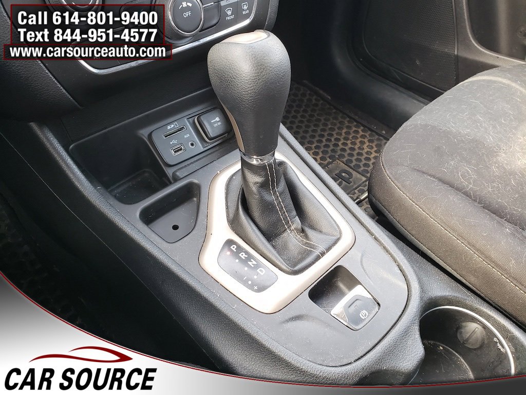 Used 2016 Jeep Cherokee Latitude w/ Cold Weather Group image 25