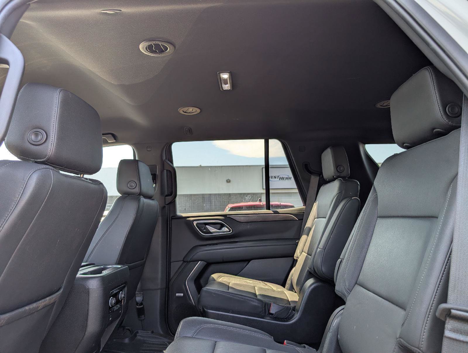 Used 2022 Chevrolet Tahoe Z71 w/ Luxury Package AWD/4WD image 13