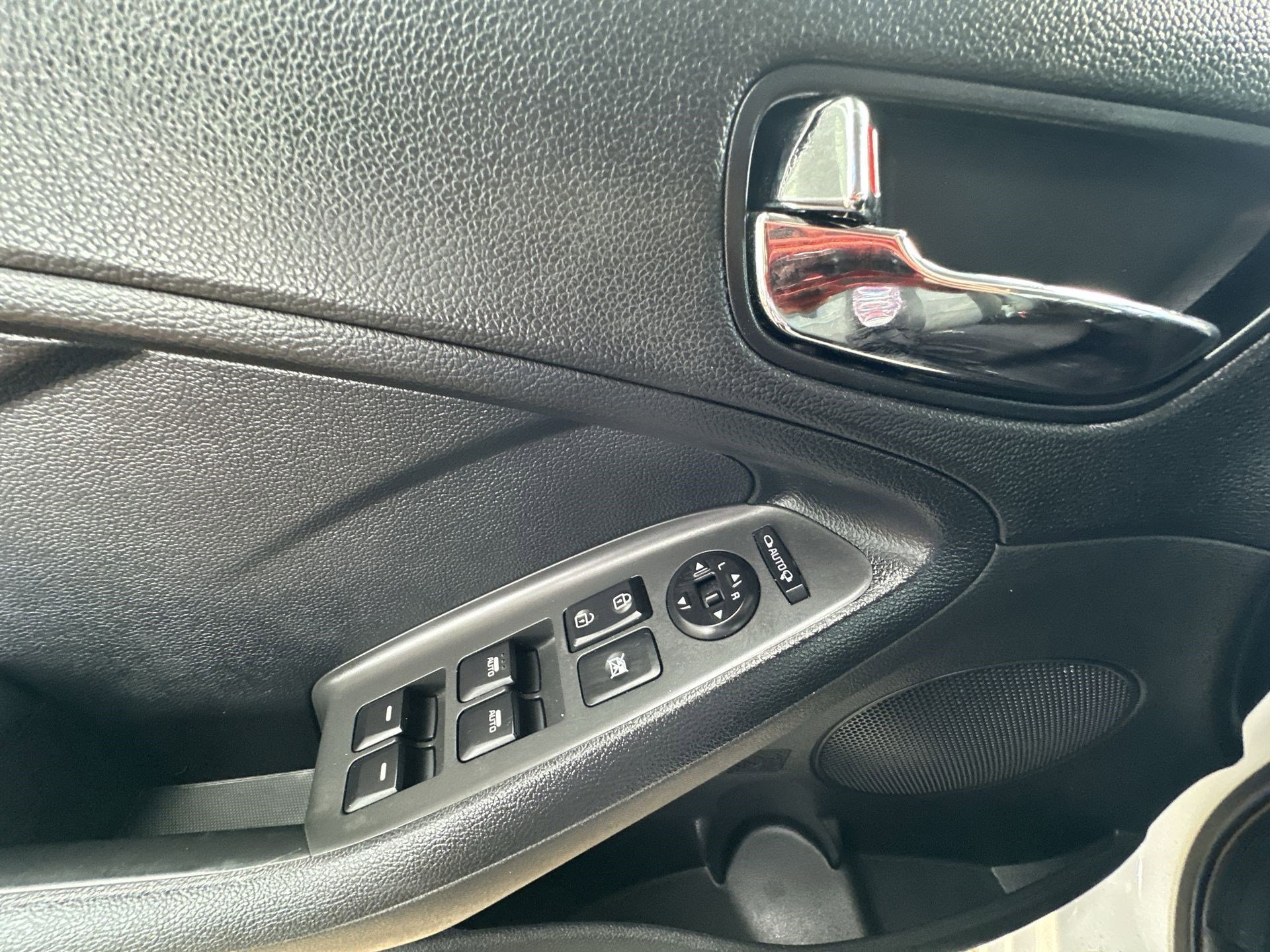 Certified 2017 Kia Forte S w/ S Technology Package image 15