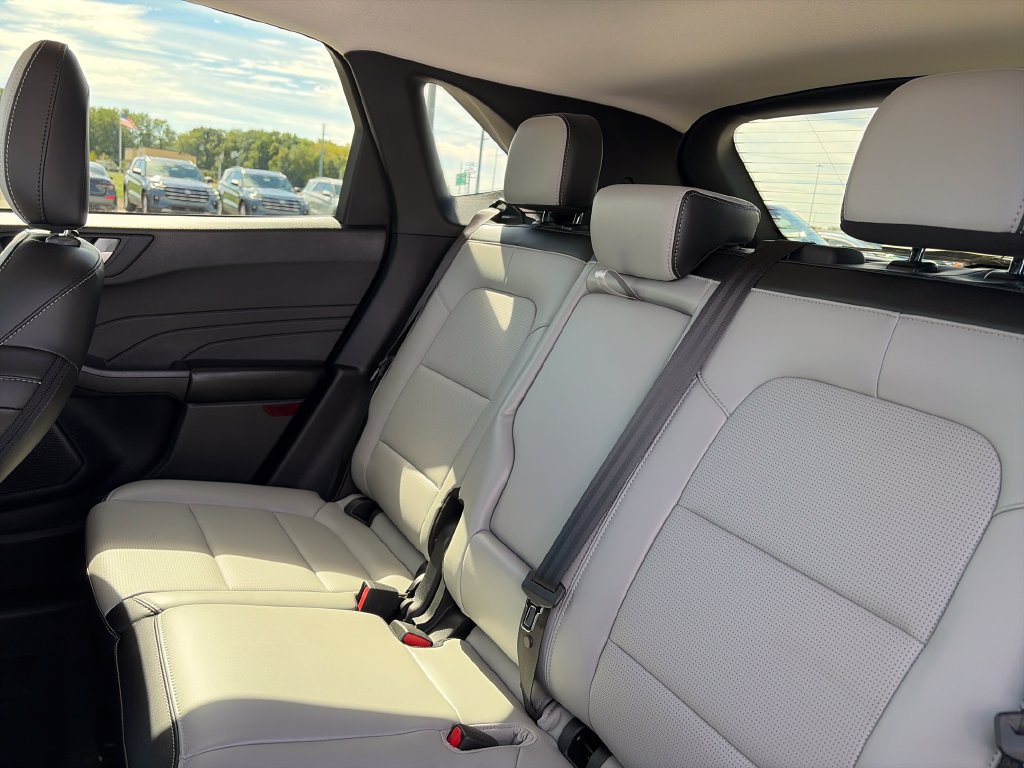 Used 2023 Ford Escape Platinum AWD/4WD image 32