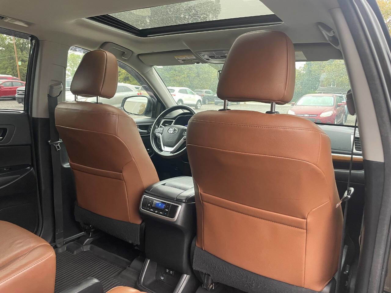 Used 2018 Toyota Highlander Limited image 23