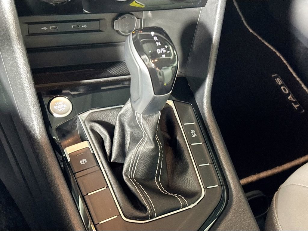 Used 2024 Volkswagen Taos SE FWD image 17