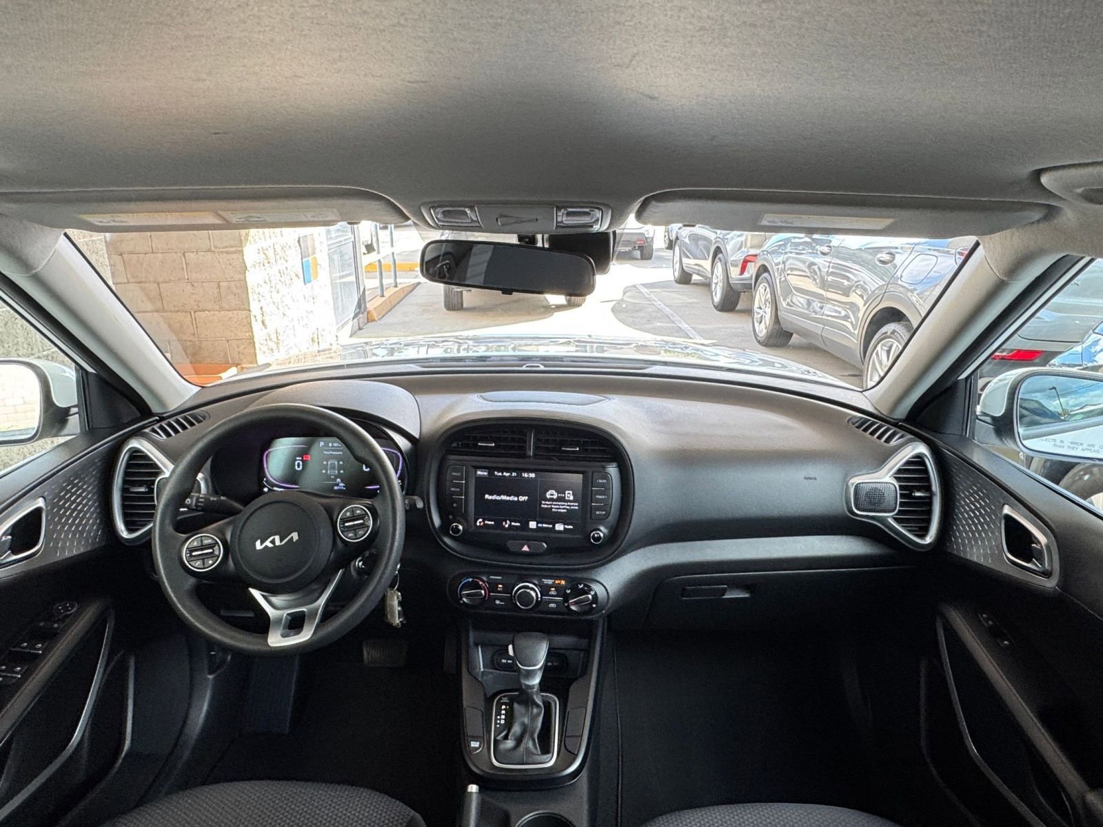 Used 2025 Kia Soul LX w/ LX Technology Package image 31