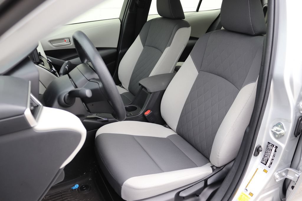 Used 2025 Toyota Corolla LE FWD image 4