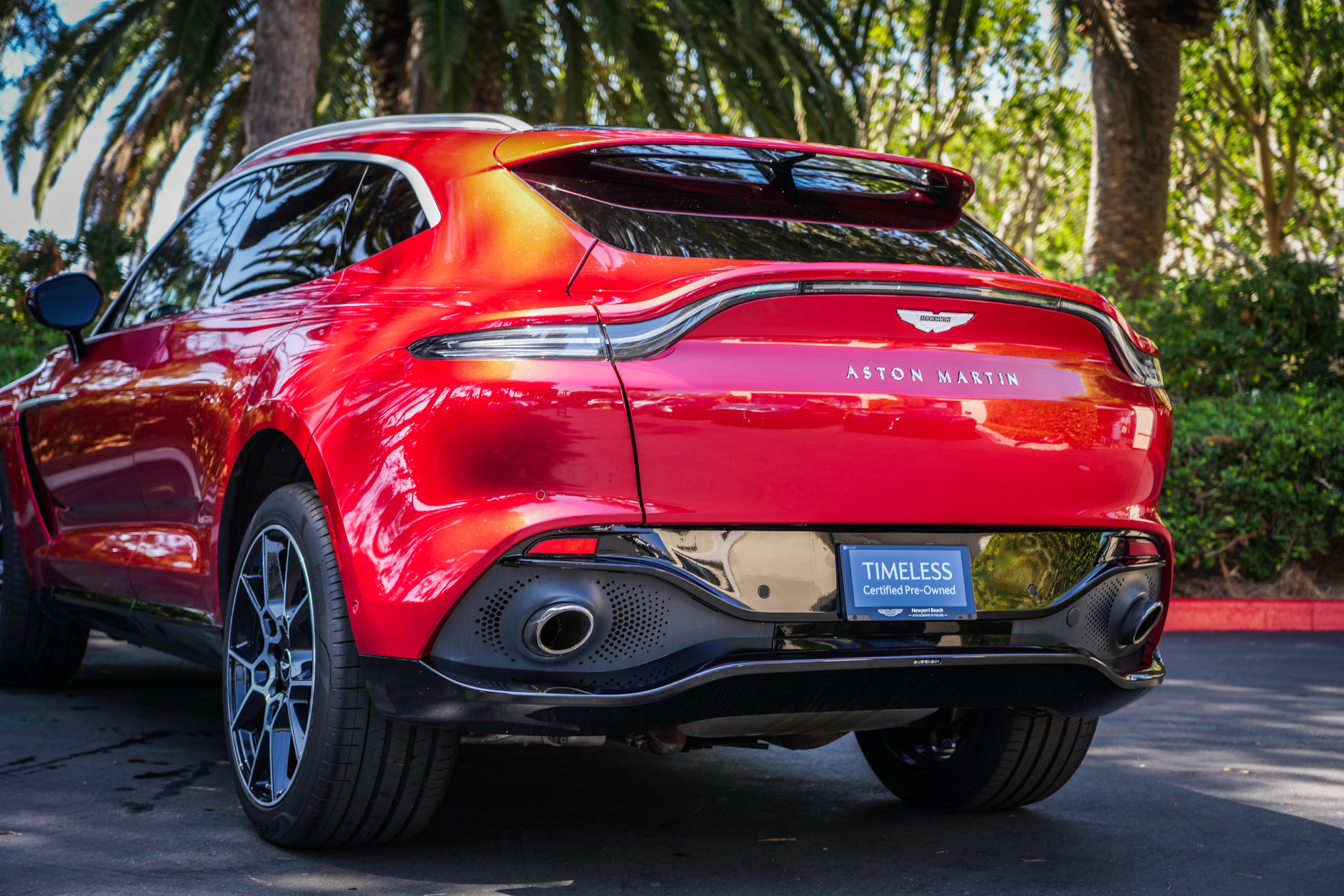 Used 2023 Aston Martin DBX AWD/4WD image 27