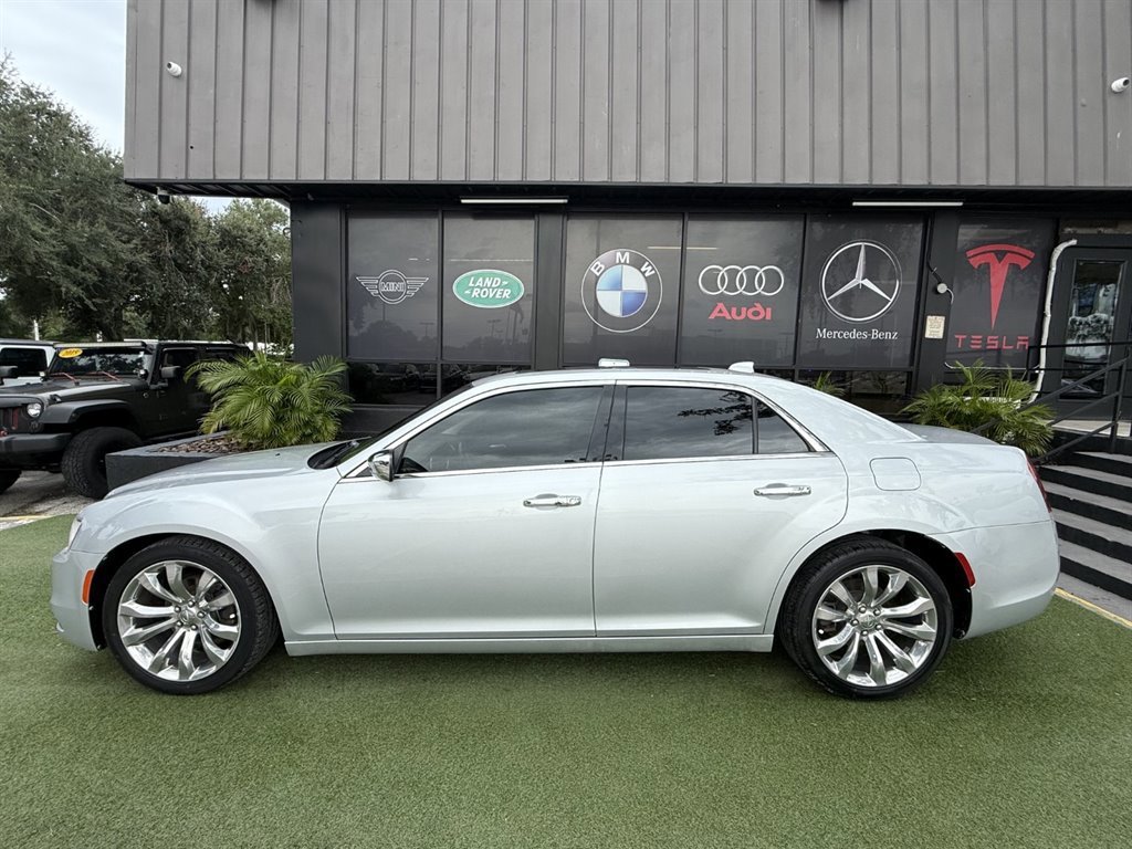 Used 2020 Chrysler 300 Limited image 7