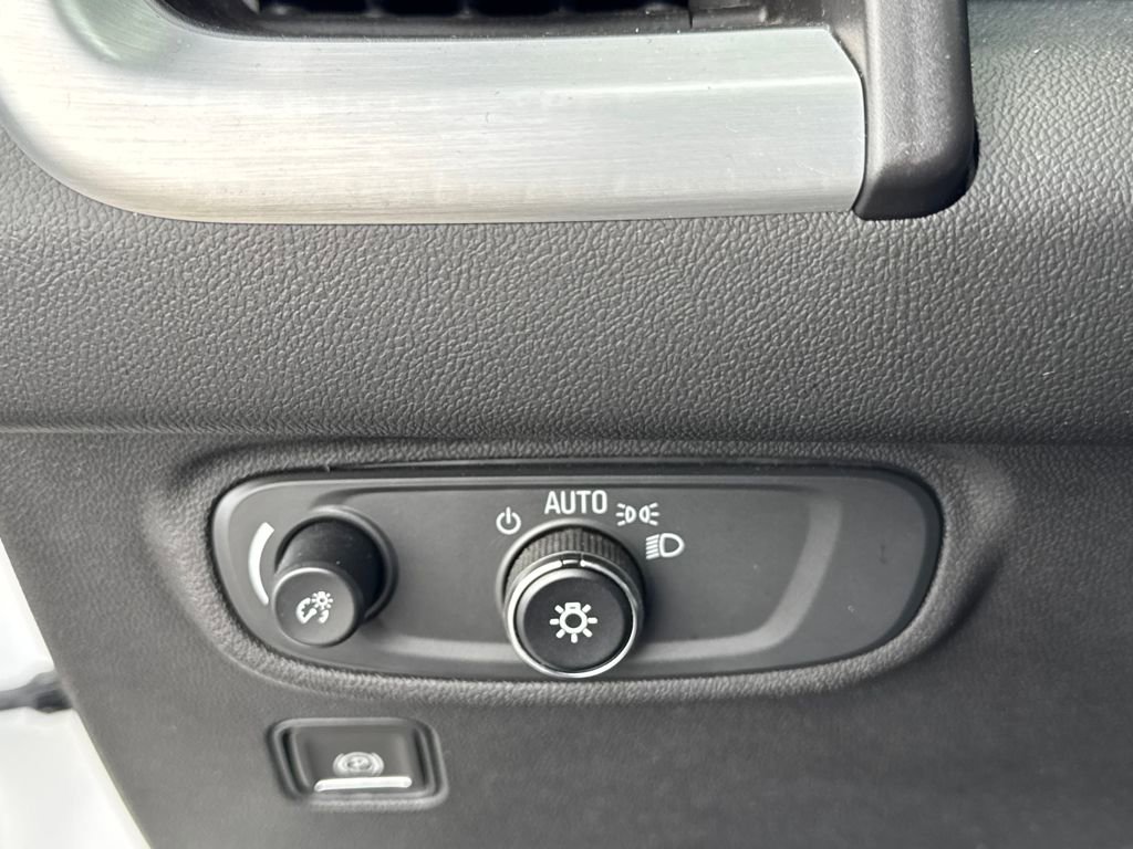 Used 2024 GMC Terrain SLE image 27