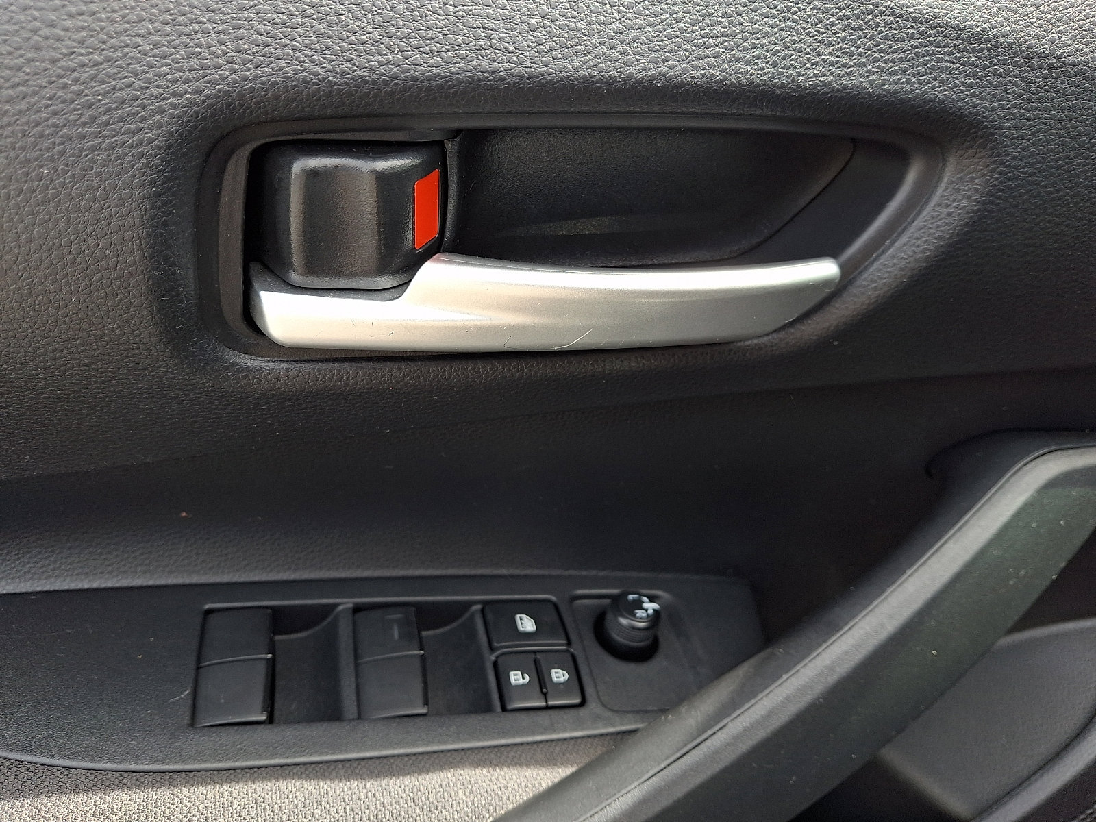 Used 2021 Toyota Corolla LE w/ LE Convenience Package FWD image 12