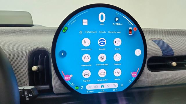 Used 2025 MINI Cooper 4-Door Hardtop image 46