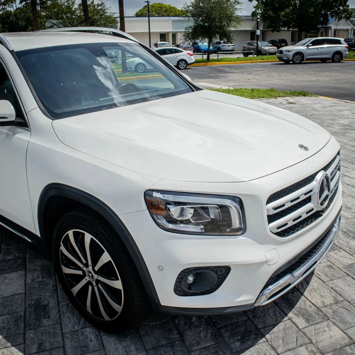 Used 2020 Mercedes-Benz GLB 250 w/ Premium Package image 10