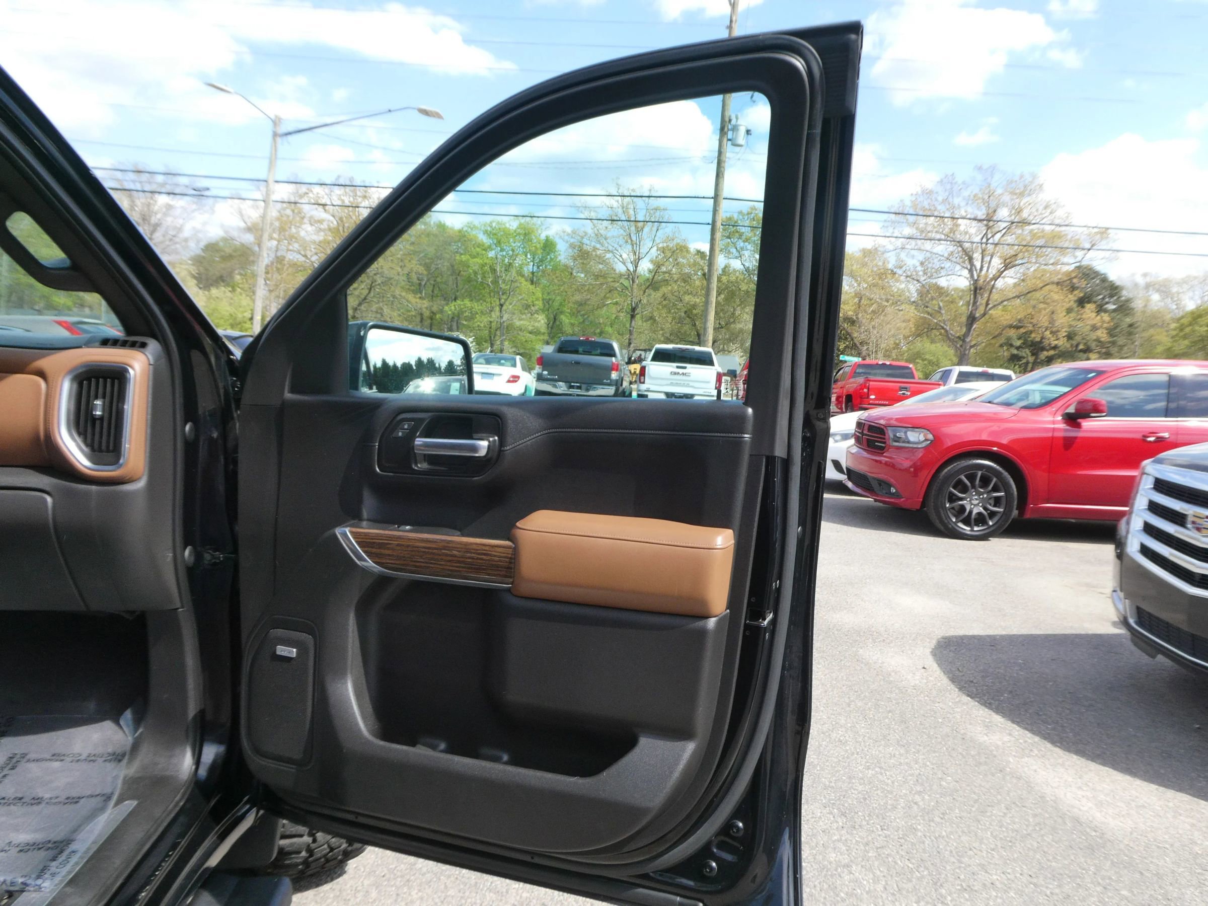 Used 2020 Chevrolet Silverado 1500 High Country w/ Technology Package AWD/4WD image 25