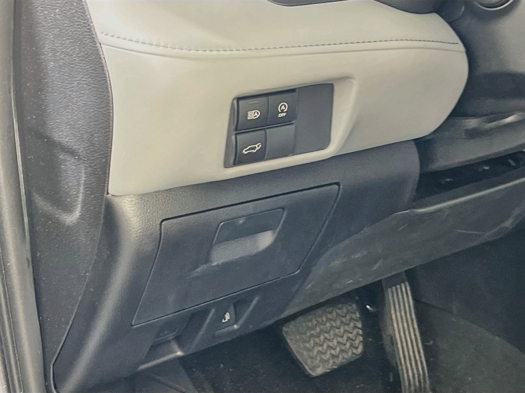Used 2023 Toyota Highlander XLE AWD/4WD image 10