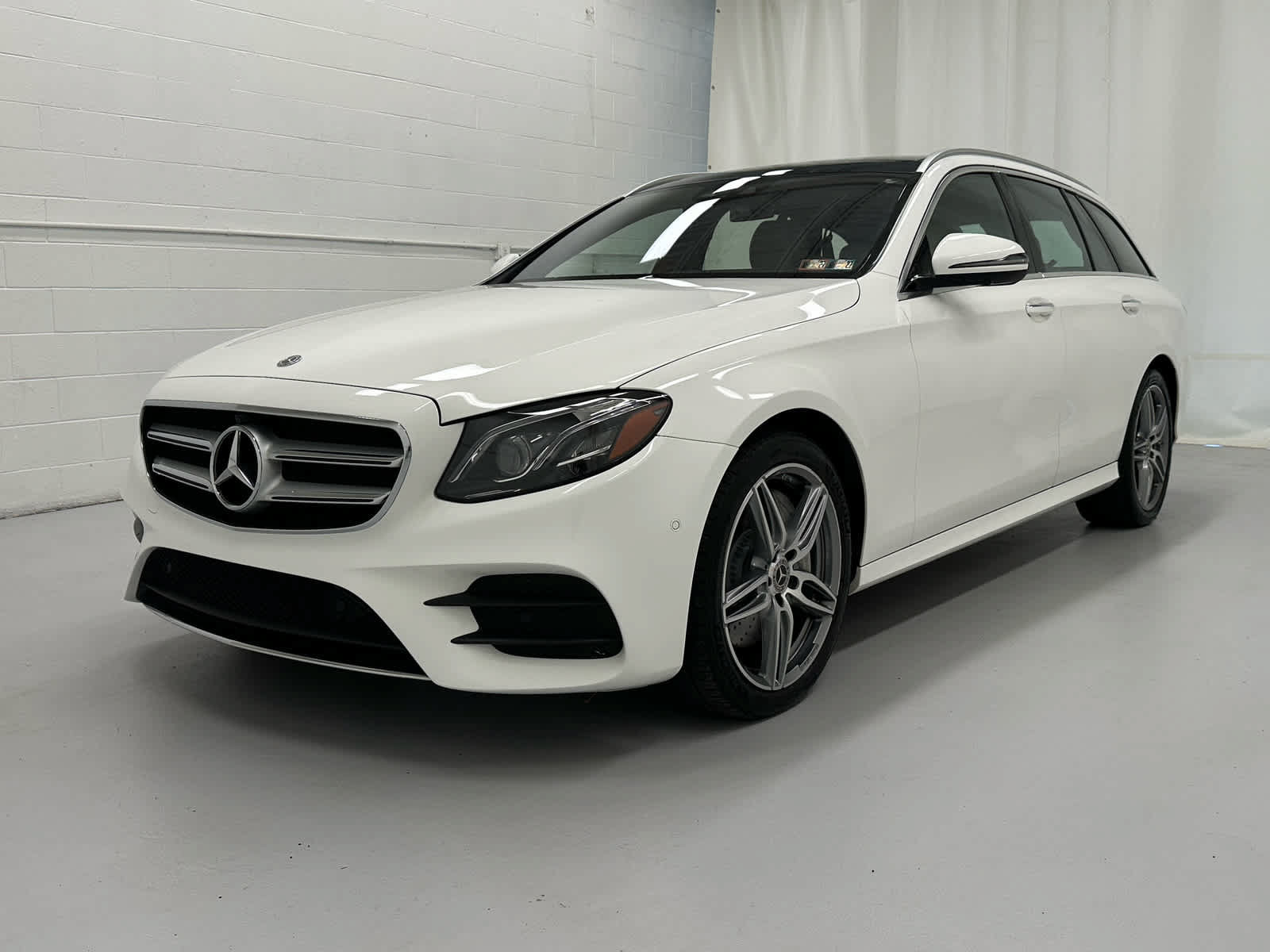 Used 2019 Mercedes-Benz E 450 4MATIC Wagon image 4