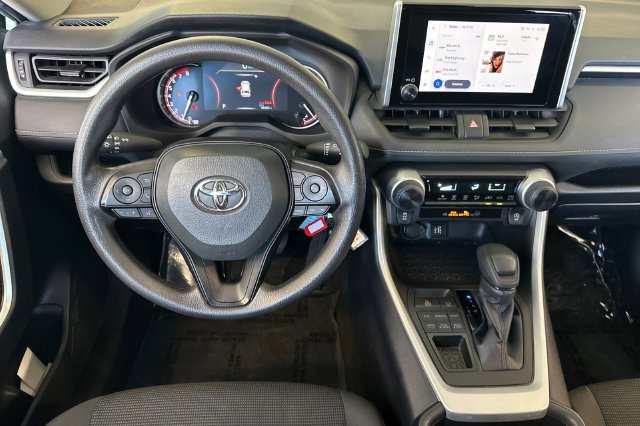 Used 2025 Toyota RAV4 LE AWD/4WD image 18