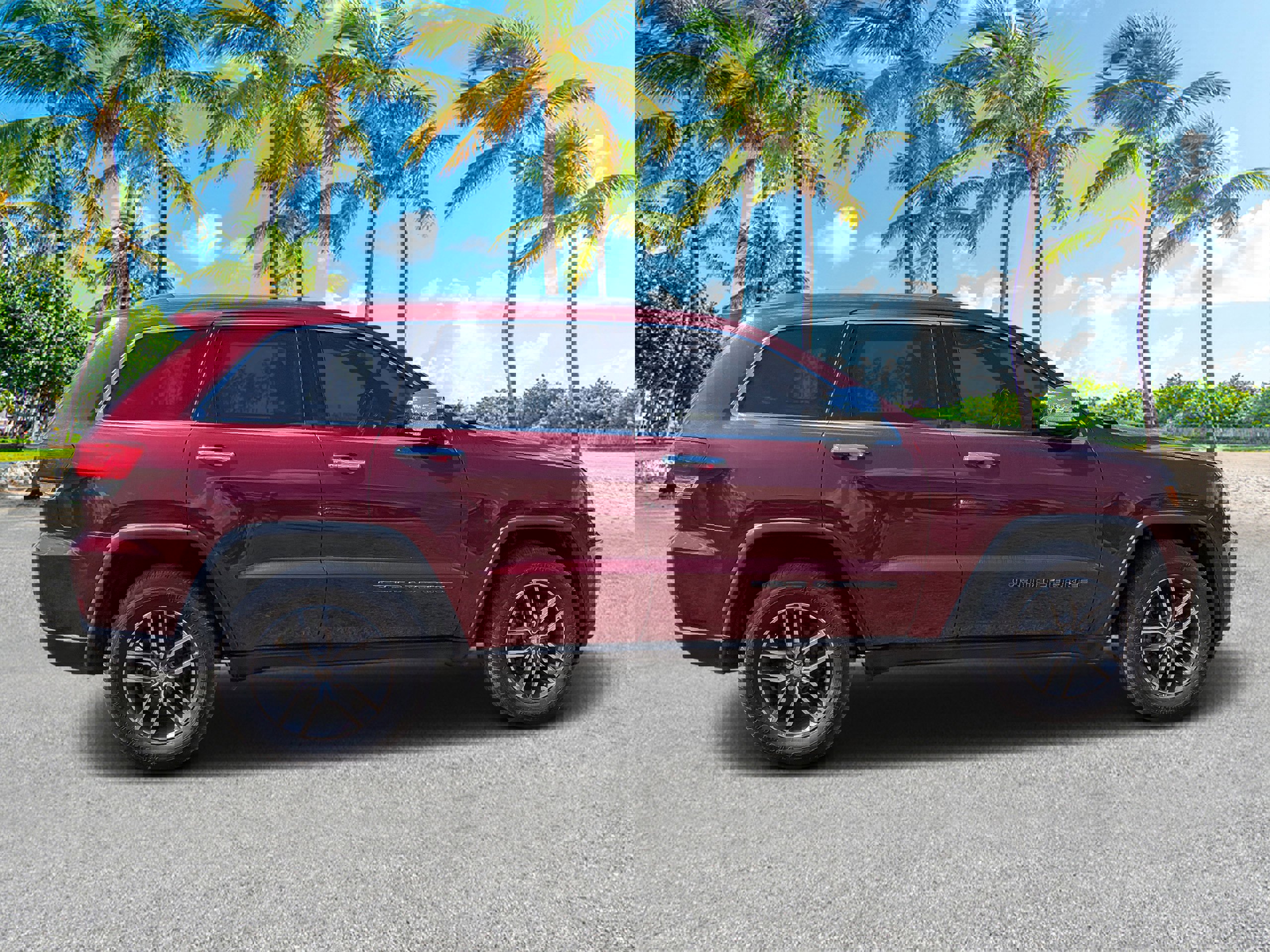 Used 2018 Jeep Grand Cherokee Limited w/ Luxury Group II image 2