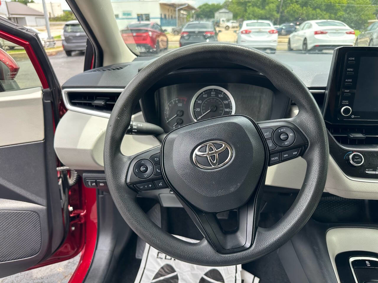 Used 2022 Toyota Corolla LE image 19