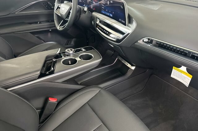 Certified 2024 Cadillac Lyriq Luxury AWD/4WD image 16