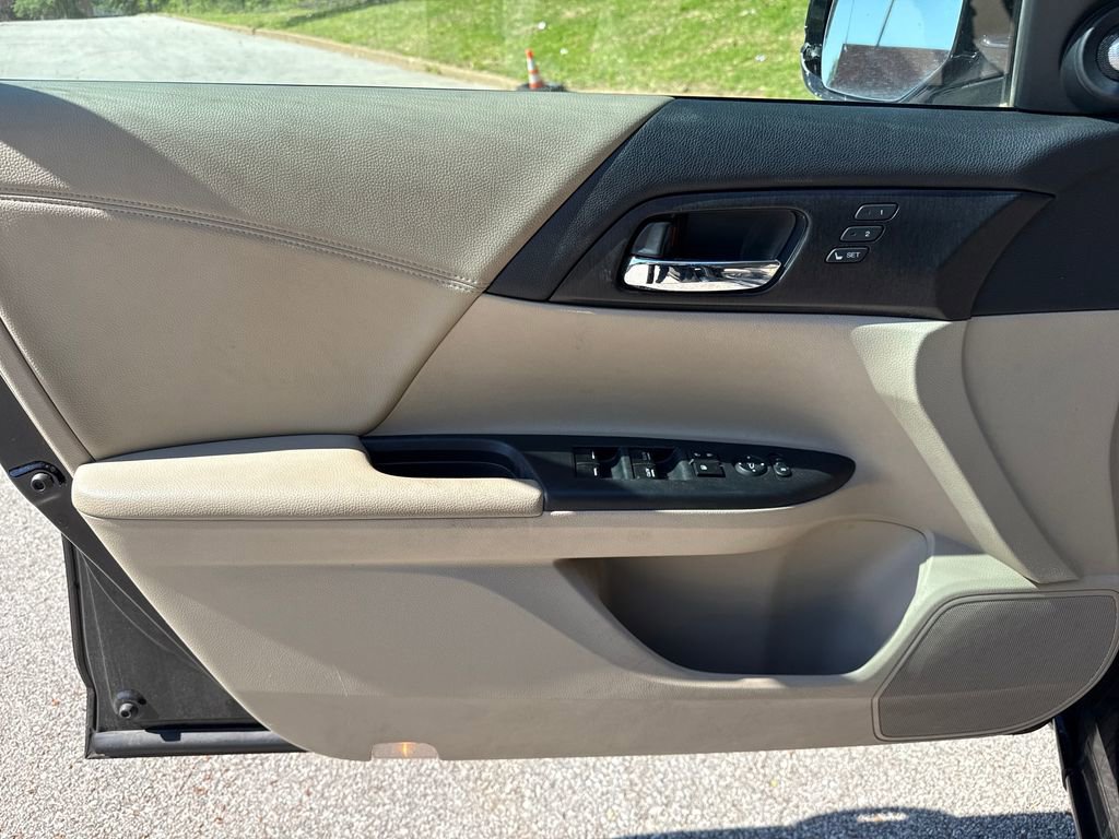 Used 2013 Honda Accord EX-L image 12