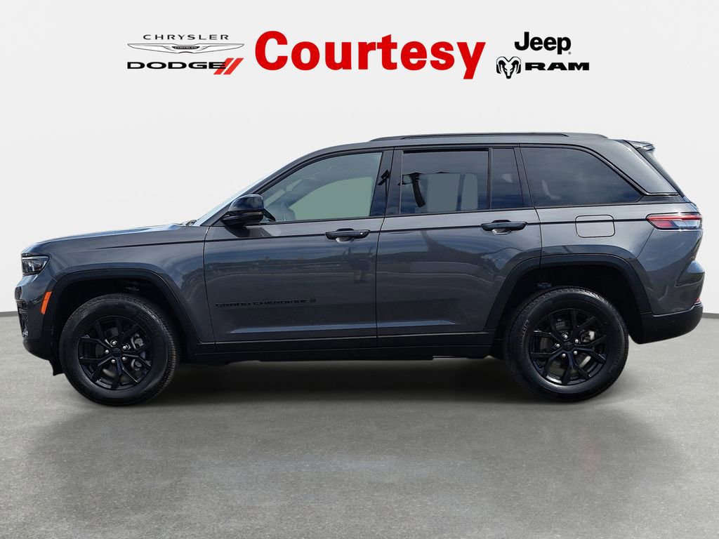 Used 2024 Jeep Grand Cherokee Altitude AWD/4WD image 40