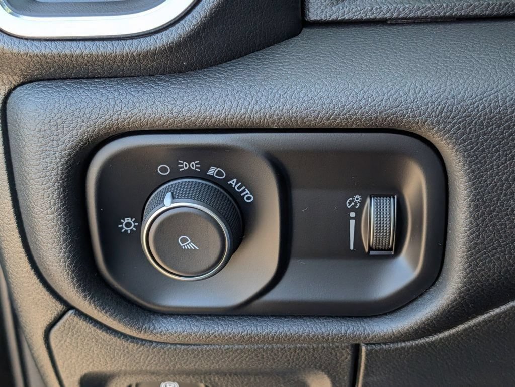 Used 2024 RAM 1500 Laramie AWD/4WD image 40