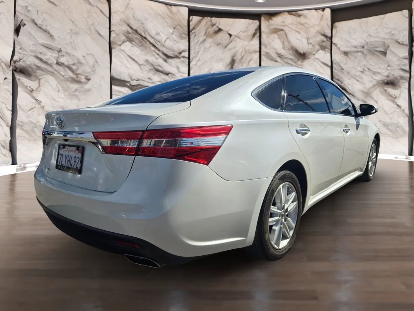 Used 2015 Toyota Avalon XLE Premium w/ Preferred Accessory Package FWD image 6