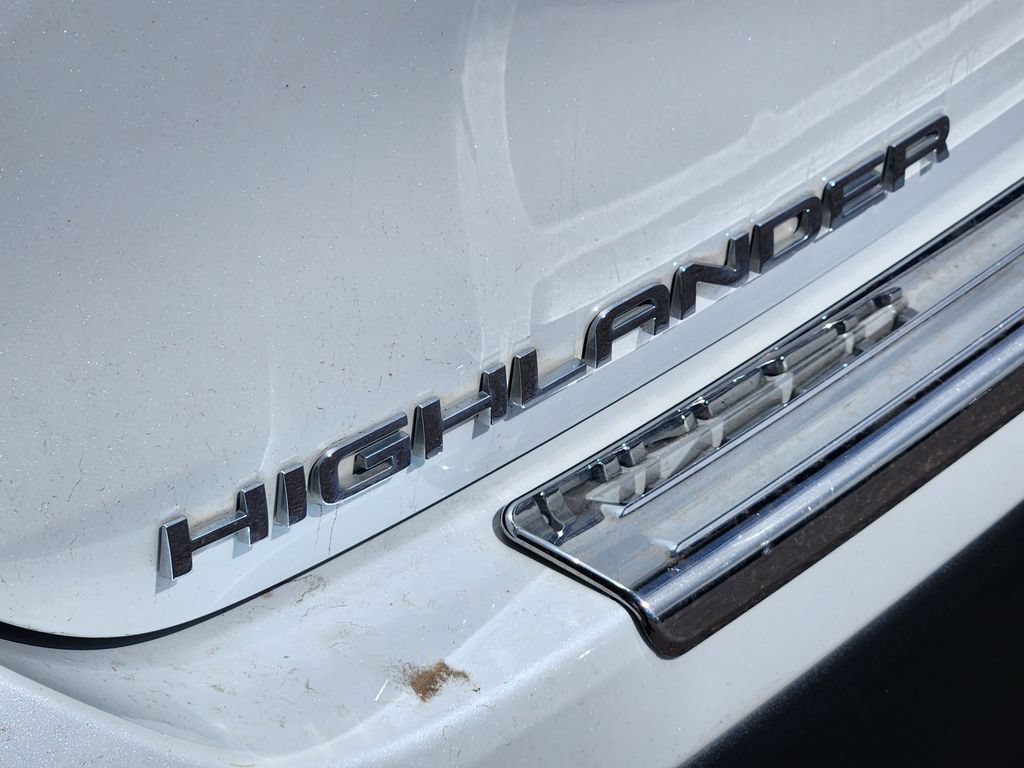 Used 2022 Toyota Highlander XLE AWD/4WD image 31