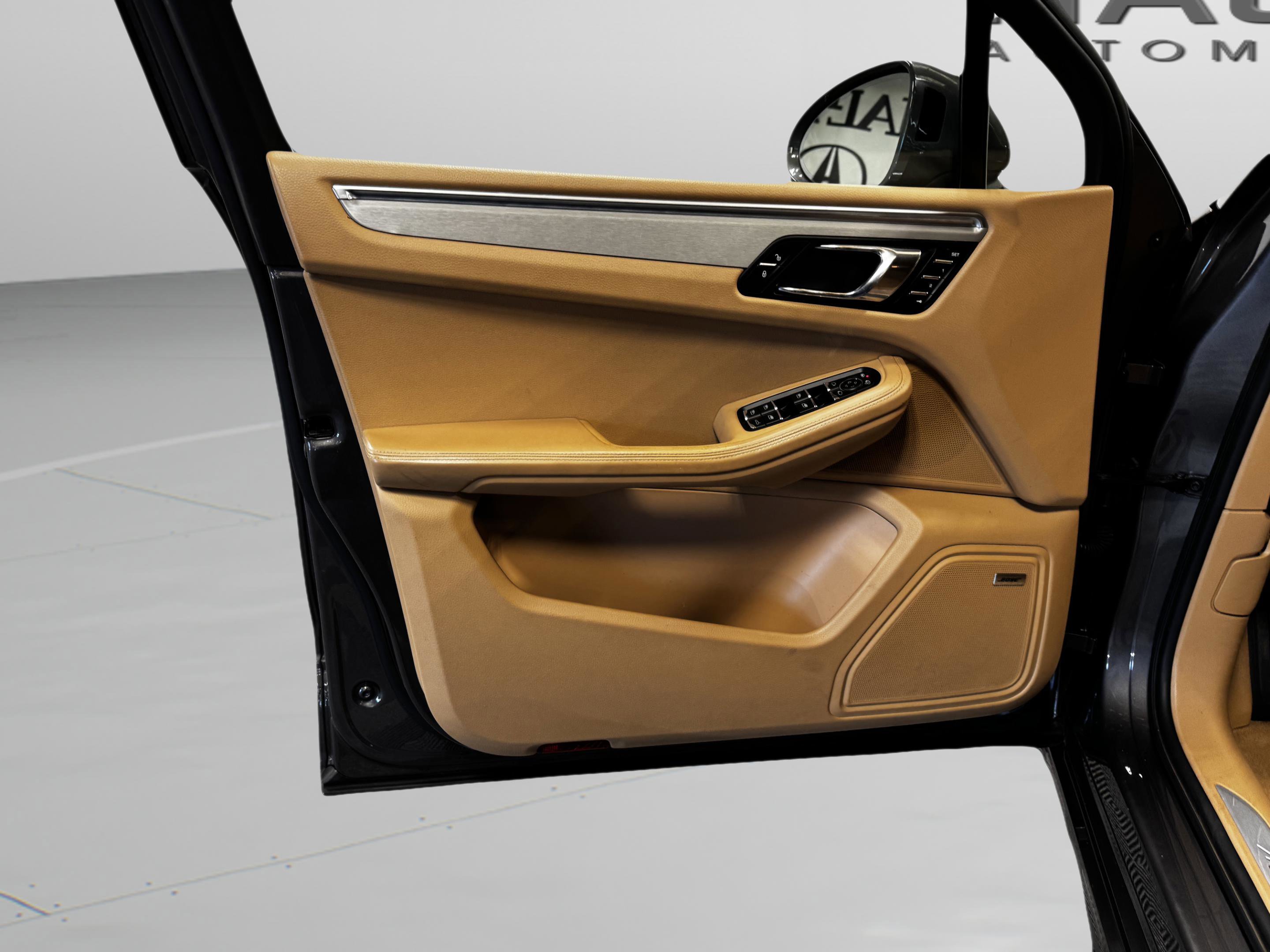 Used 2016 Porsche Macan Turbo image 49