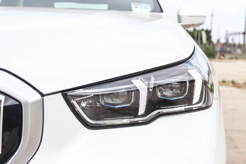 Used 2026 BMW 540i xDrive AWD/4WD image 9
