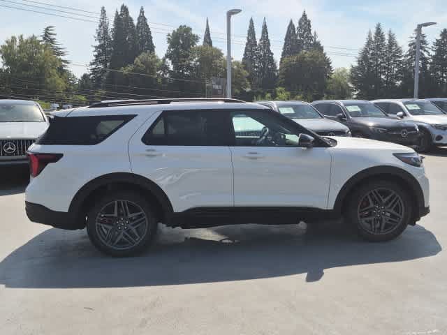 Used 2025 Ford Explorer ST w/ Sun And Sound Package AWD/4WD image 9