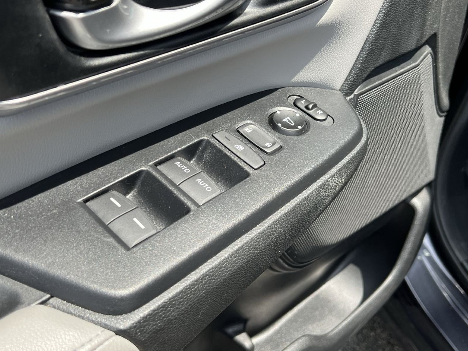Used 2018 Honda CR-V Touring image 16