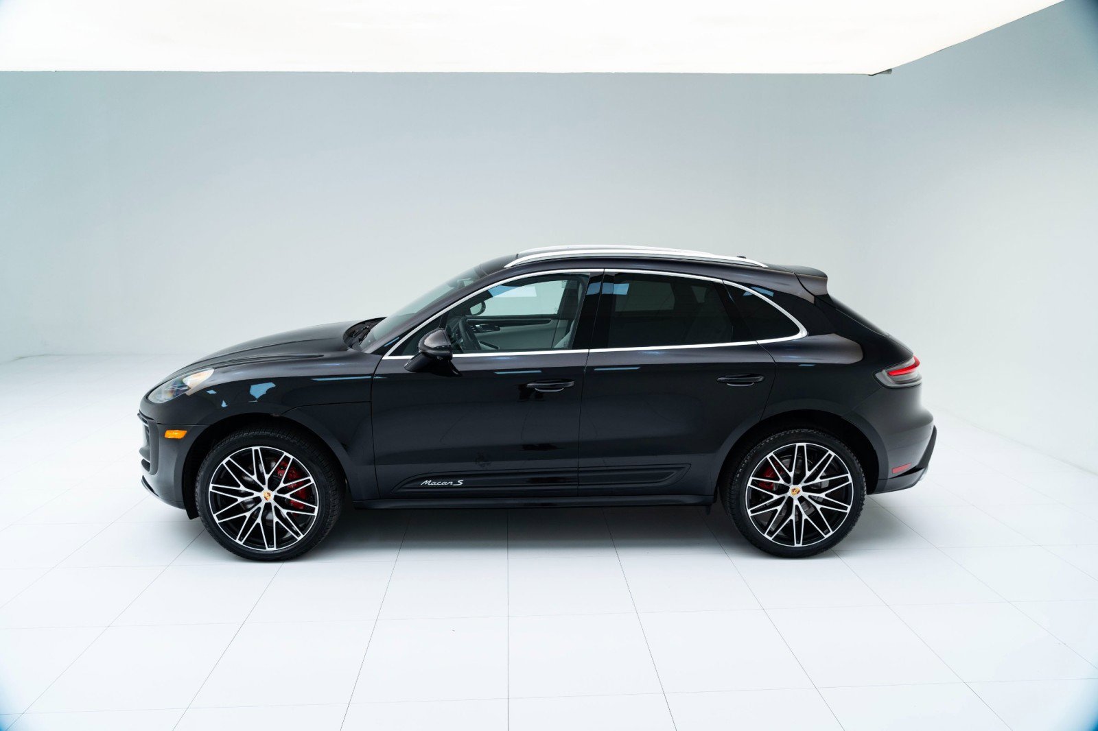 New 2025 Porsche Macan S image 2