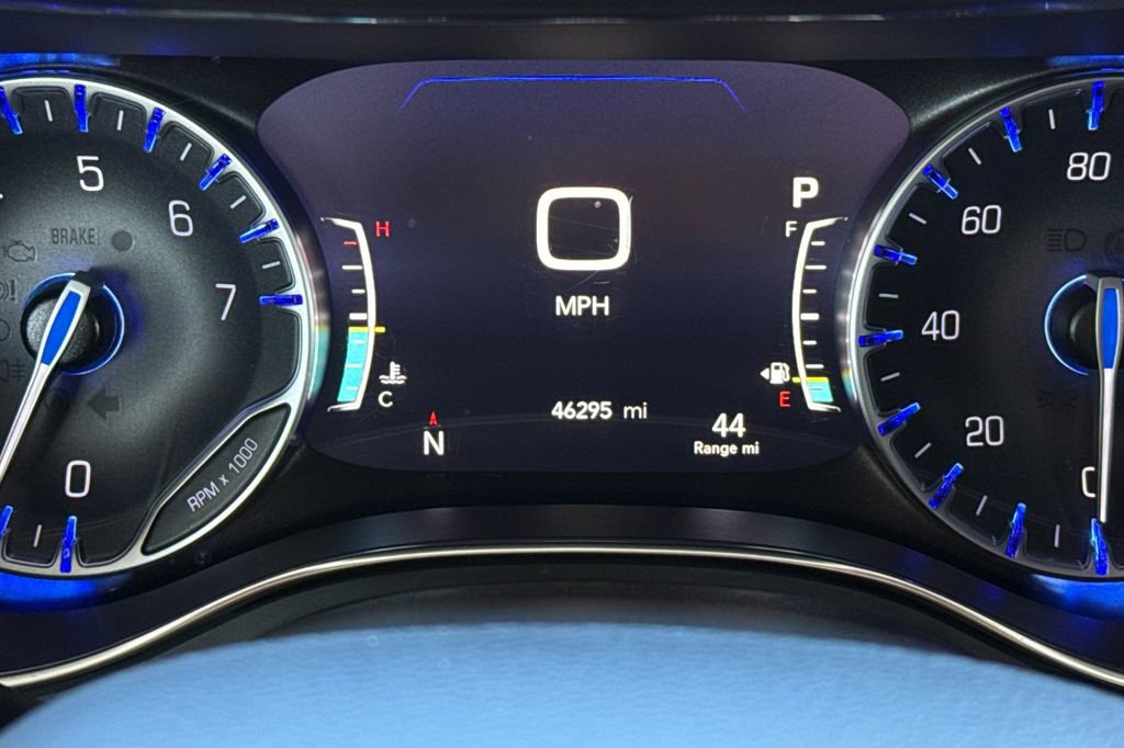 Used 2025 Chrysler Pacifica Limited image 38