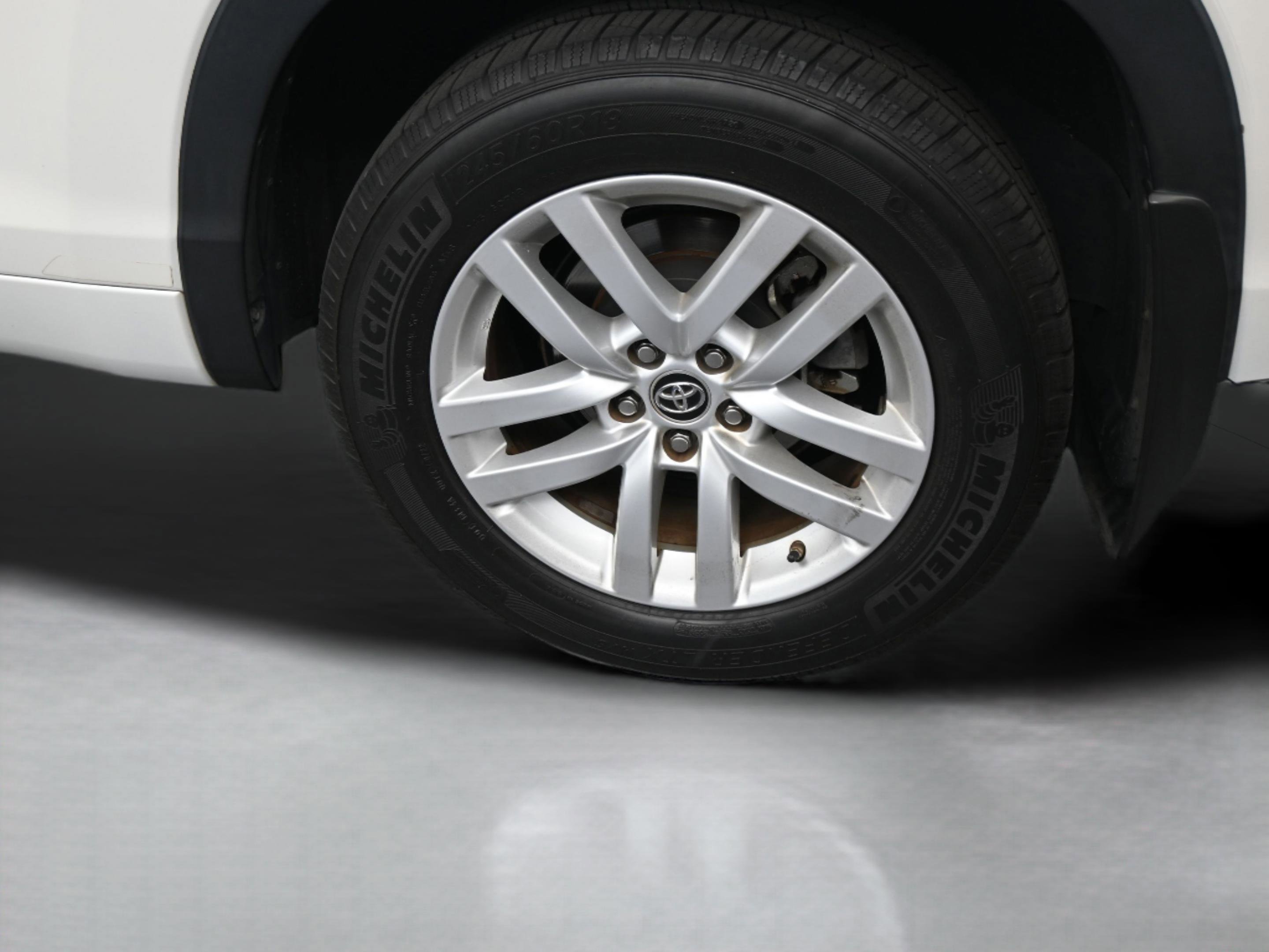 Used 2016 Toyota Highlander LE image 36