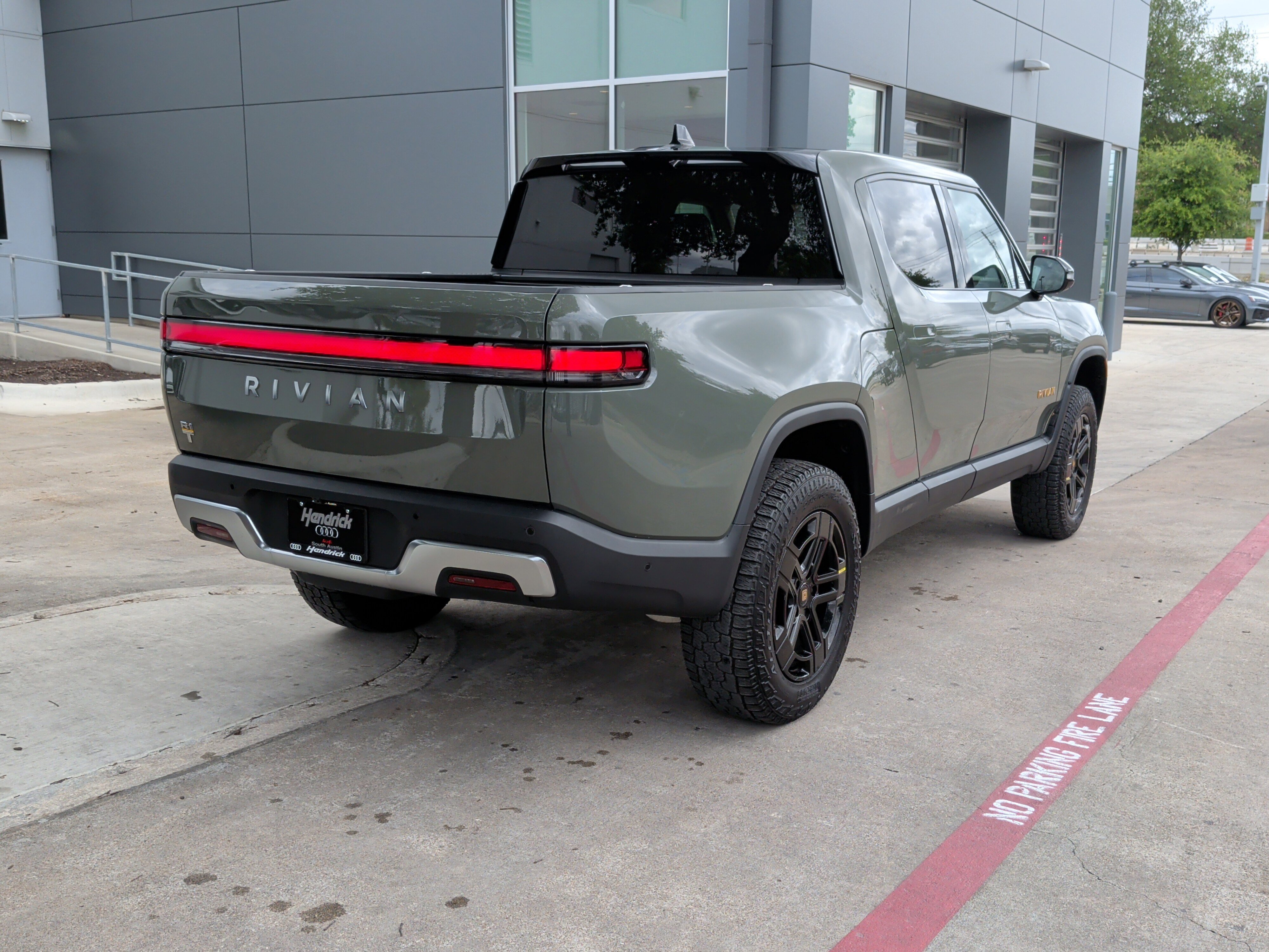 Used 2023 Rivian R1T Launch Edition image 10