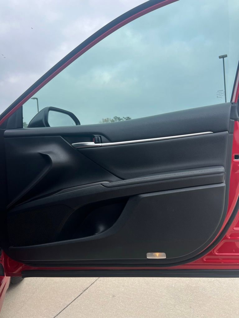 Used 2021 Toyota Camry XSE image 18