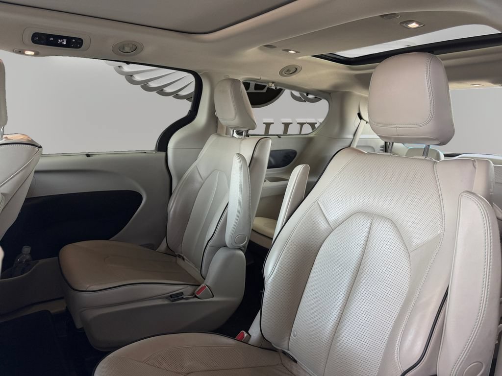 Used 2018 Chrysler Pacifica Limited w/ Advanced Safetytec Group FWD image 13