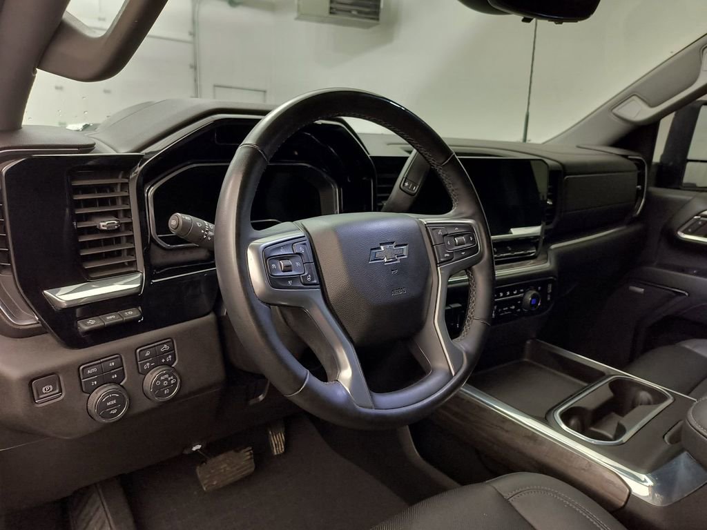 Used 2024 Chevrolet Silverado 3500 LTZ w/ LTZ Plus Package image 4