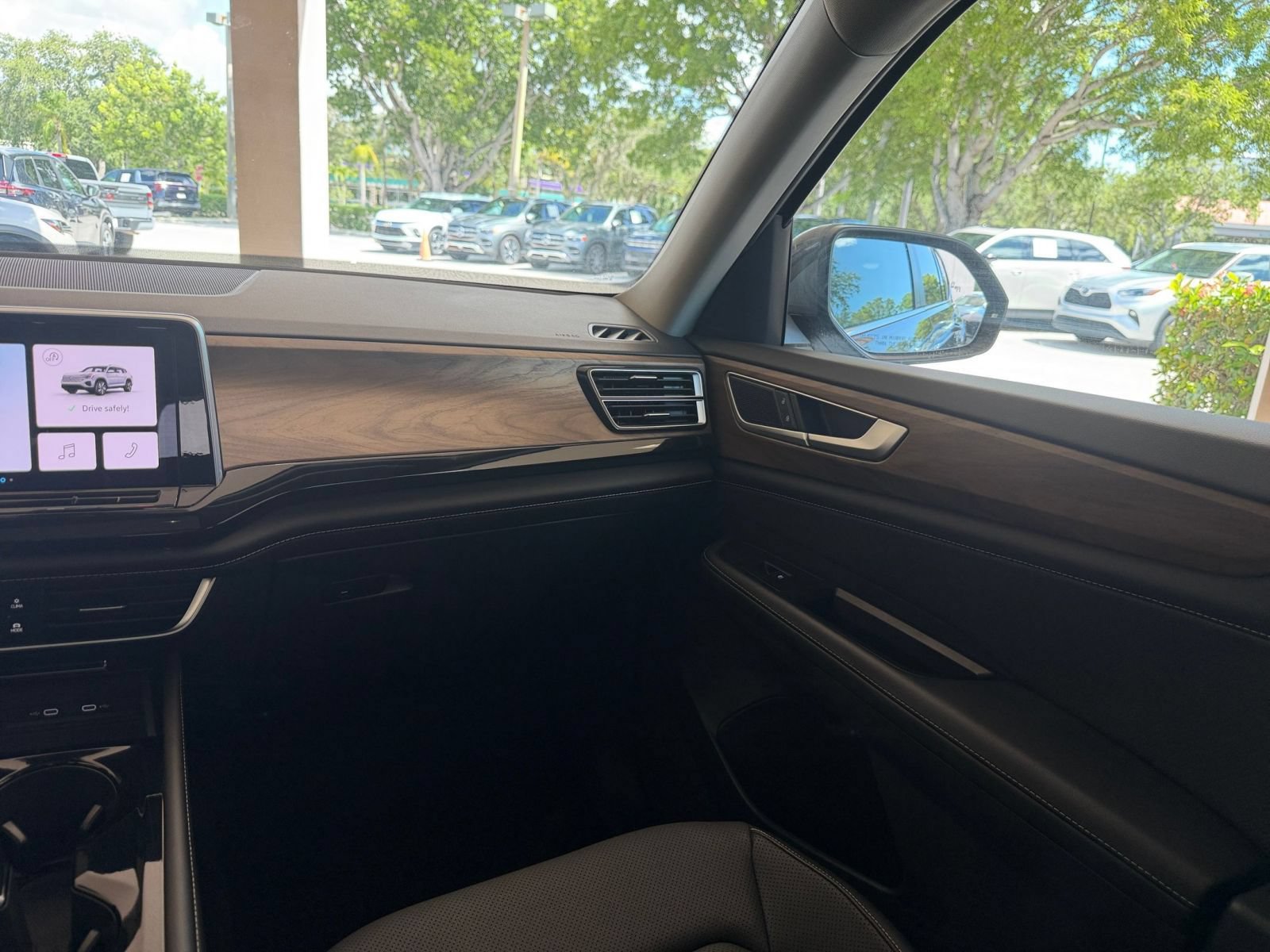 Used 2026 Volkswagen Atlas SE FWD image 28