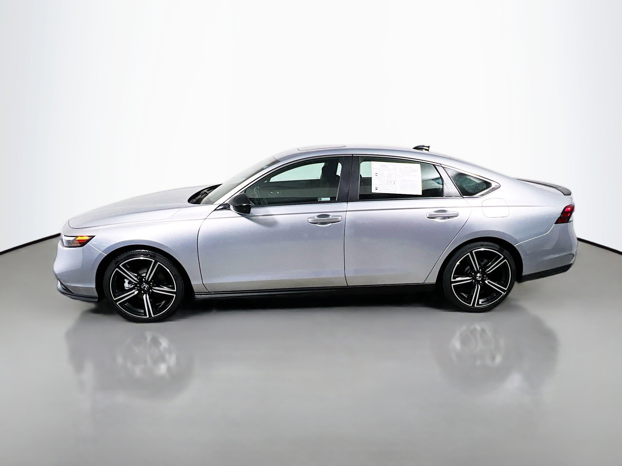Used 2024 Honda Accord Sport image 9