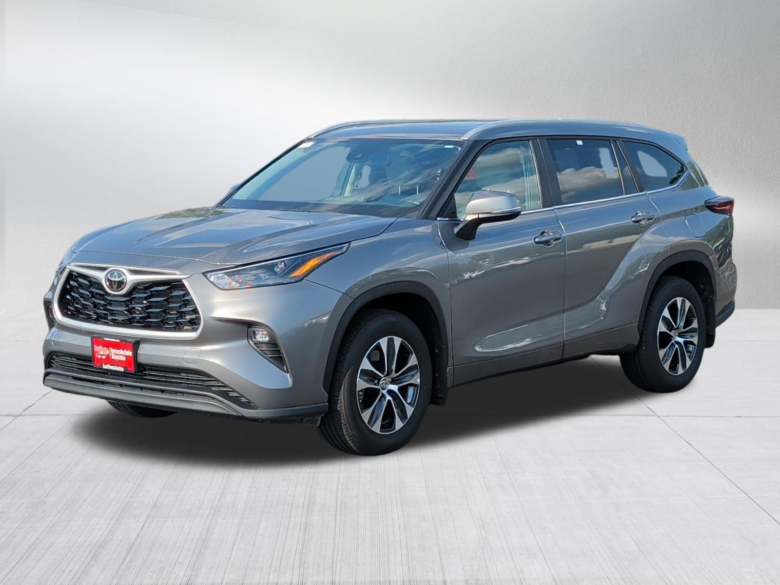 Certified 2026 Toyota Highlander XLE AWD/4WD image 3