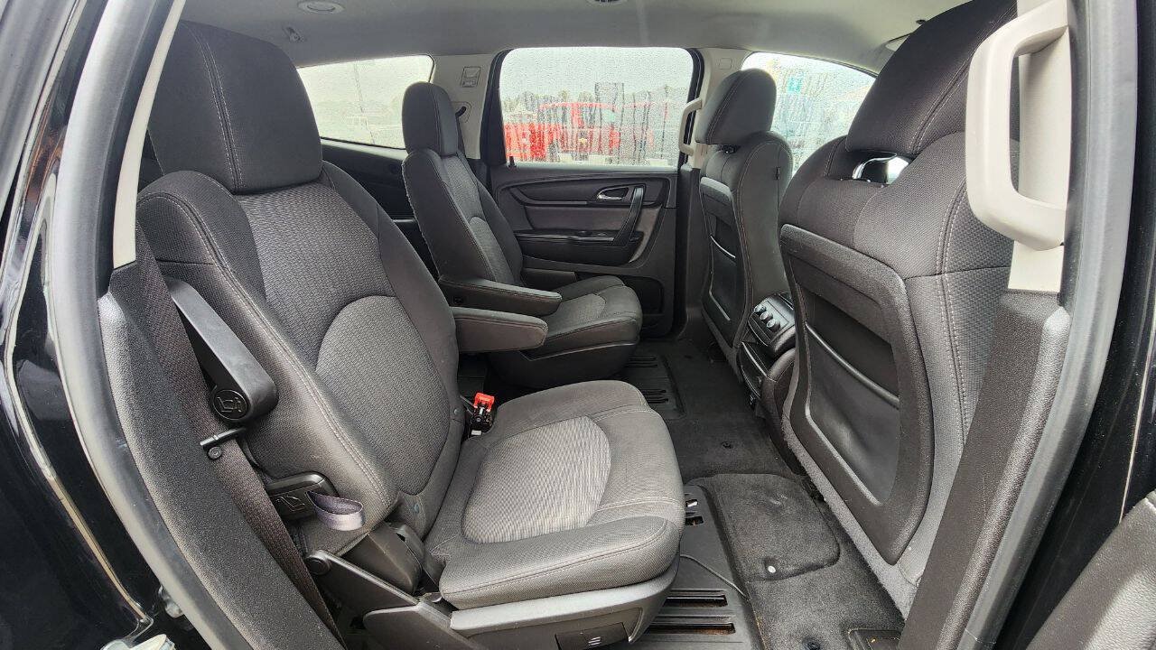Used 2016 Chevrolet Traverse LT w/ Style and Technology Package FWD image 17