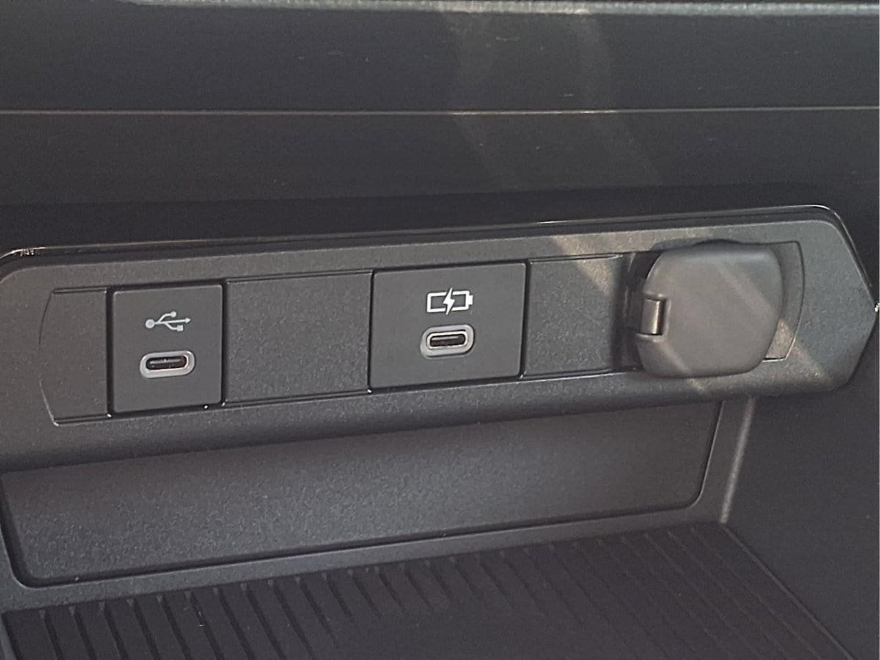 New 2026 Toyota Prius Plug-In Hybrid FWD image 16